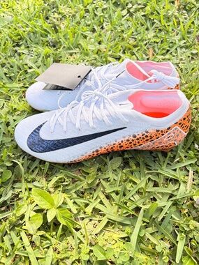 Nike White Soccer Cleats -Mercurial Vapor 16 Elite Soccer cleat.